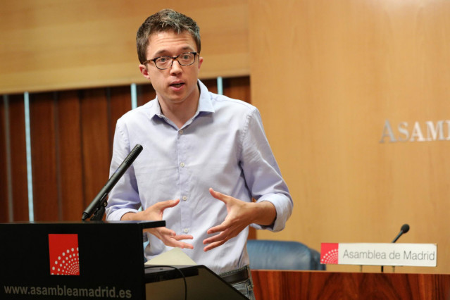 El portavoz de Más Madrid en la Asamblea de Madrid,  Iñigo Errejón, en rueda de prensa antes de la reunión del Grupo Parlamentario de Más Madrid.