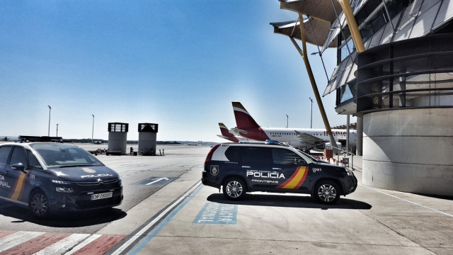 Policía en Barajas