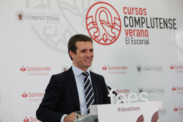 El presidente del Partido Popular, Pablo Casado, durante su intervención en el acto de apertura del Curso de Verano de FAES en el Real Centro Universitario Escorial-María Cristina de San Lorenzo de El Escorial (Madrid).