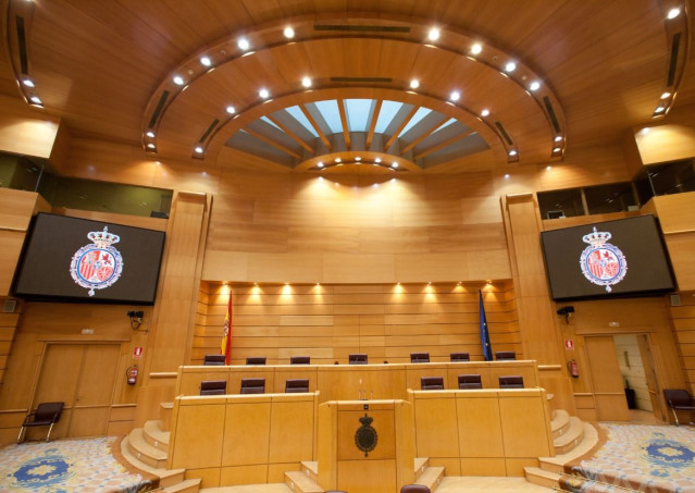 Mesa del Senado en el hemiciclo nuevo