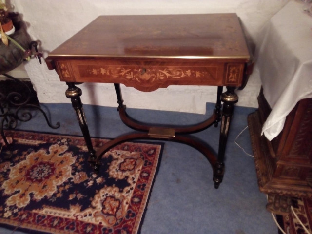 Mesa en la que Manuel Azaña firmó su carta de dimisión como presidente de la República en 1939 en Collonges-sous-Salève (este de Francia)