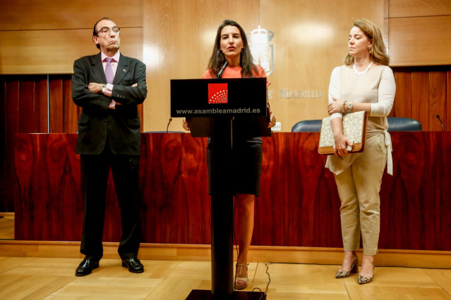 La candidata de Vox a la presidencia de Madrid, Rocío Monasterio, ofrece una rueda de prensa en la Asamblea de Madrid tras reunirse con el presidente de la Asamblea.