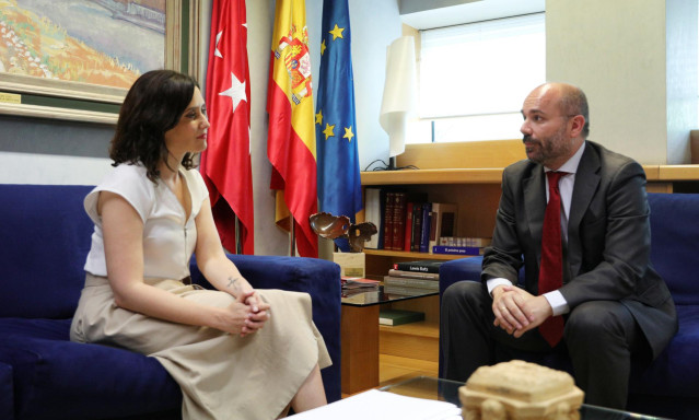 El presidente de la Asamblea de Madrid, Juan Trinidad, se reúne con la candidata del PP a la Presidencia de la Comunidad, Isabel Díaz Ayuso.