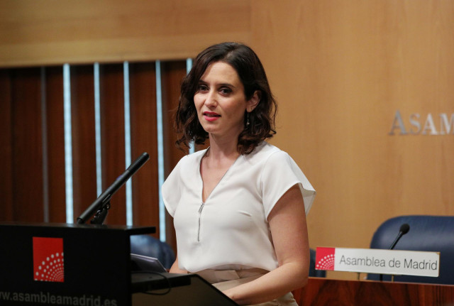 La candidata del PP a la Presidencia de la Comunidad, Isabel Díaz Ayuso, ofrece declaraciones a los medios de comunicación tras su reunión con el presidente de la Asamblea de Madrid.