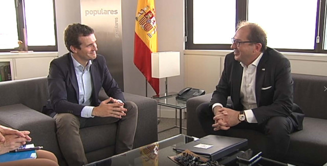 El presidente del PP, Pablo Casado, se reúne con el presidente de la CSU en el Bundestag, Alexander Drobrindt.