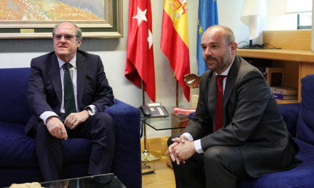 El candidato del PSOE a la Presidencia de la Comunidad de Madrid, Ángel Gabilondo, se reúne con el presidente de la Asamblea, Juan Trinidad.
