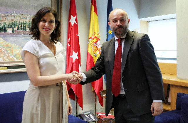 El presidente de la Asamblea de Madrid, Juan Trinidad, se reúne con la candidata del PP a la Presidencia de la Comunidad, Isabel Díaz Ayuso.