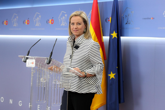 La representante  de Coalición Canaria, Ana Oramas, ofrece una rueda de prensa tras su consulta con el Rey para la propuesta de candidato a la Presidencia del Gobierno.