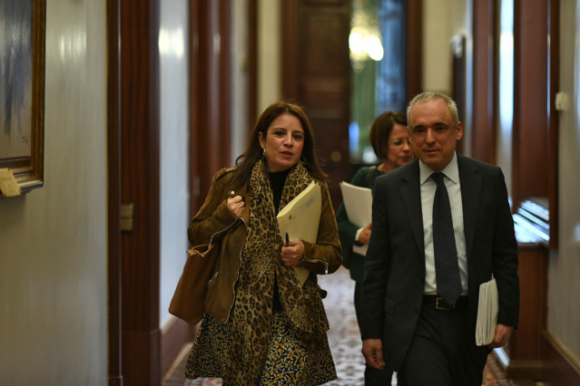 Los portavoces del Grupo Socialista en el Congreso de los Diputados, Adriana Lastra y Rafael Simancas, por los pasillos de la cámara tras la Junta de Portavoces. Adriana  Lastra ;RAFAEL SIMANCAS ;