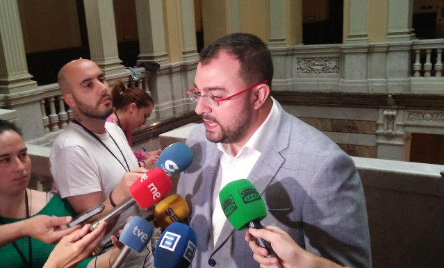 Adrián Barbón.