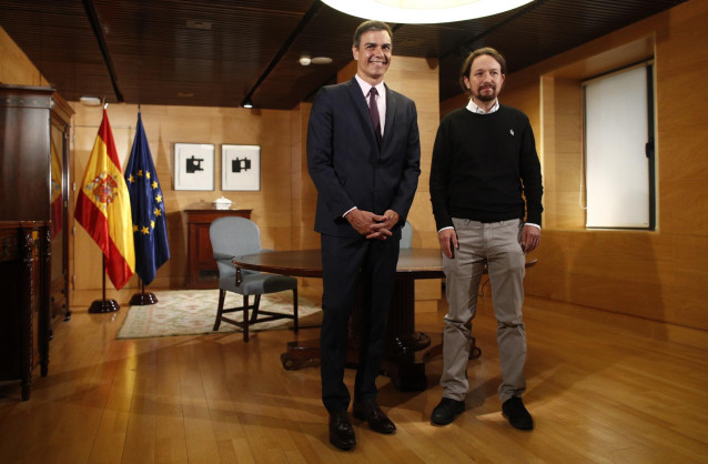 El presidente del Gobierno en funciones, Pedro Sánchez, inicia las reuniones para formar gobierno con el secretario general de Unidas Podemos, Pablo Iglesias, en el Congreso de los Diputados.