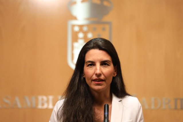 La portavoz de Vox en la Asamblea de Madrid, Rocío Monasterio, ofrece declaraciones a los medios de comunicación tras la reunión de la Junta de Portavoces de los Grupos Parlamentarios en la Asamblea de Madrid.