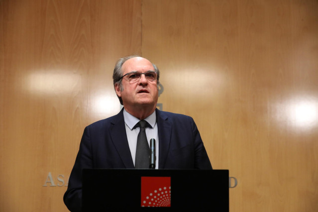 El candidato del PSOE a la Presidencia de la Comunidad de Madrid, Ángel Gabilondo, ofrece una rueda de prensa tras la reunión de la Junta de Portavoces de los Grupos Parlamentarios en la Asamblea de Madrid.