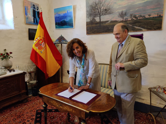 Donación de la mesa en la que Manuel Azaña firmó su renuncia como presidente de la II República
