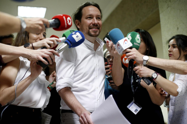 El secretario general de Podemos, Pablo Iglesias, ante los periodistas