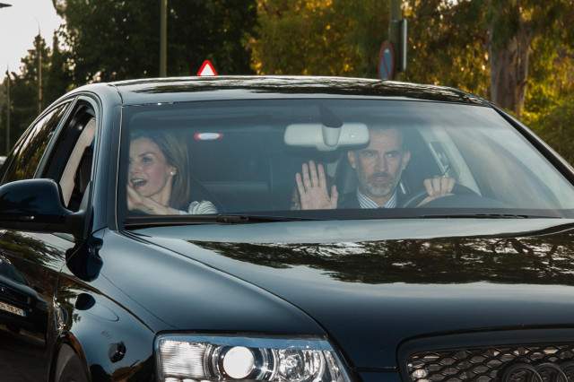 Los Reyes Felipe y Letizia, en coche