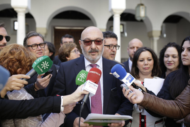 Vox se sale del Pleno en protesta por el 