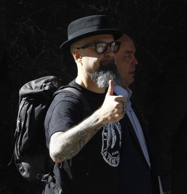 César Strawberry líder de Def con Dos