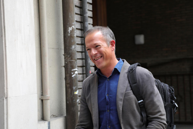 El portavoz del PSOE en el Senado, Ander Gil, llega a una reunión de la Comisión Ejecutiva Federal del PSOE en la sede del partido en la madrileña calle de Ferraz.
