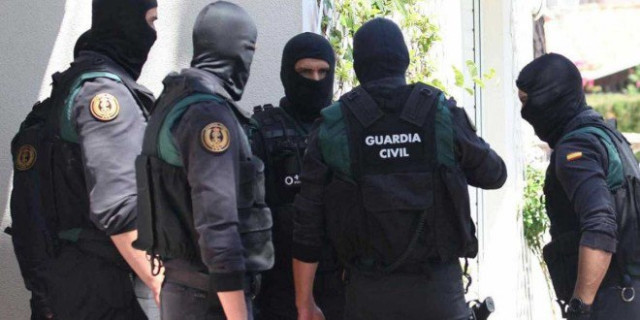 La Guardia Civil detiene en Palamós (Girona) a una mujer integrada en una red para captar mujeres yihadistas