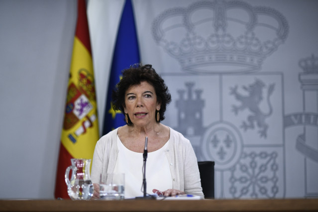 La ministra Portavoz, y de Educación y Formación Profesional en funciones, Isabel Celaá, comparece ante los medios de comunicación tras la reunión del Consejo de Ministros en Moncloa.