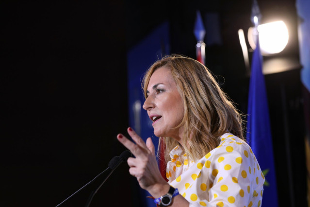 La candidata del PP al Congreso por Madrid, Ana Beltrán, en el mitin electoral del Partido Popular en el Hotel Las Artes - Paseo de las Artes, Pinto (Madrid)