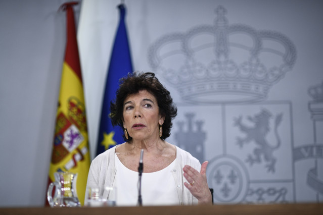 La ministra Portavoz, y de Educación y Formación Profesional en funciones, Isabel Celaá, comparece ante los medios de comunicación tras la reunión del Consejo de Ministros en Moncloa.