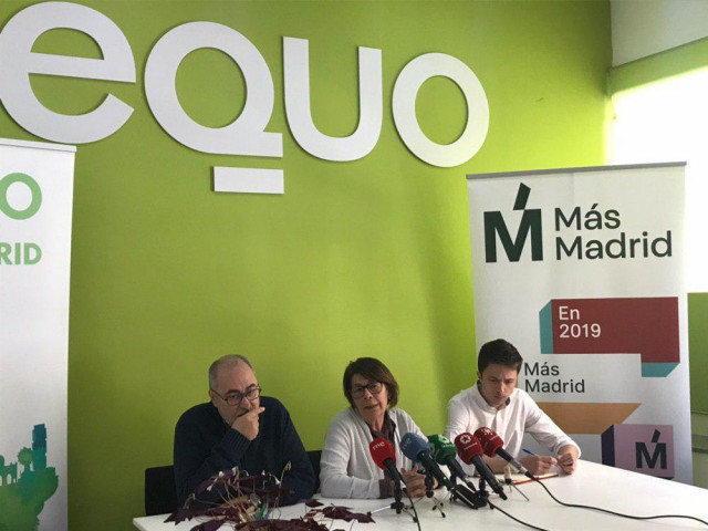 El portavoz de Equo Madrid, Alejandro Sánchez; el candidato de Más Madrid a la Comunidad, Íñigo Errejón; y la delegada de Medio Ambiente del Ayuntamiento de Madrid, Inés Sabanés.