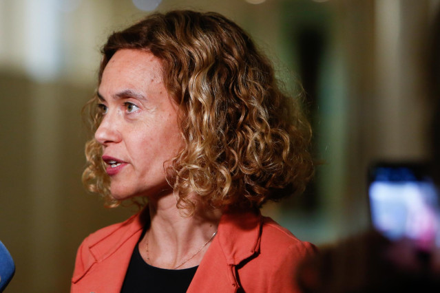La presidenta del Congreso de los Diputados, Meritxell Batet, presenta la mesa redonda 'El nuevo ciclo político es femenino' en la Sala Ernest Lluch del Congreso de los Diputados.