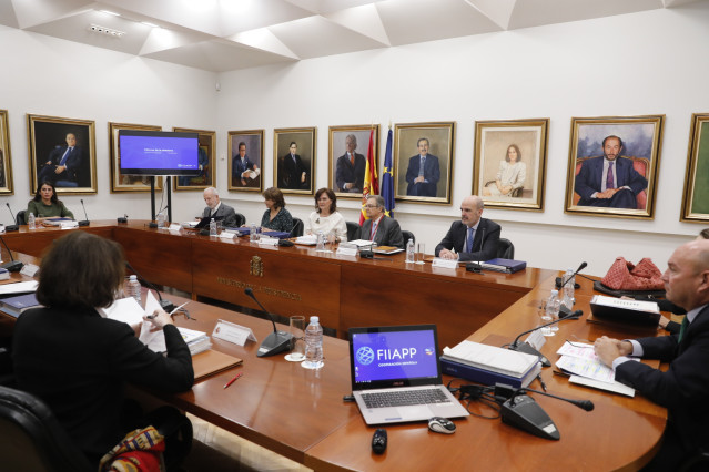 La vicepresidenta del Gobierno y ministra de Igualdad, Carmen Calvo, preside la reunión del Patronato de la Fundación Internacional y para Iberoamérica de Administración y Políticas Públicas (FIIAPP). Entre los asistentes, la ministra de Justicia, Dolores