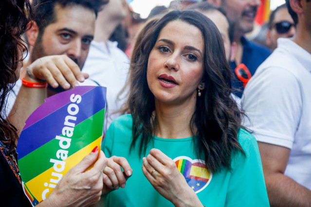 Inés Arrimadas (Ciudadanos) en la manifestación estatal del Orgullo LGTBI en Madrid, desde Atocha hasta Colón