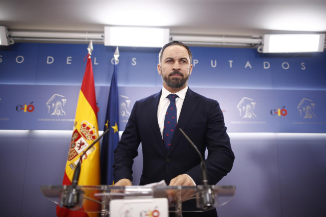 El líder de VOX, Santiago Abascal, ofrece una rueda de prensa en el Congreso de los Diputados.