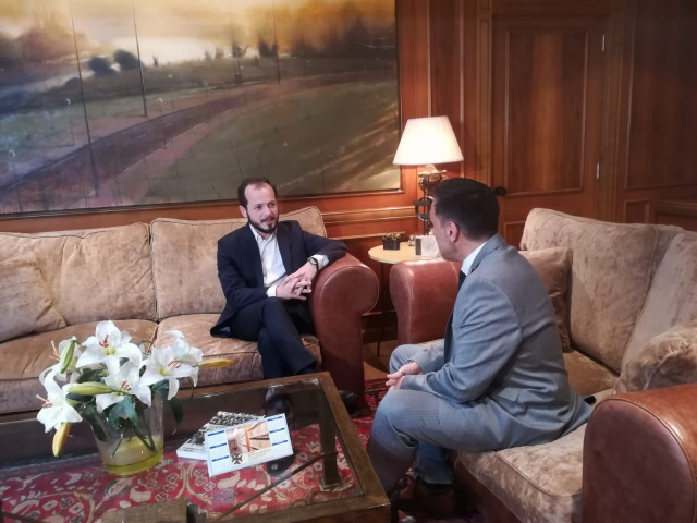El portavoz de Cs en la Cámara riojana, Pablo Baena, reunido con el presidente del Parlamento, Jesús María García, dentro de la ronda de contactos previos a la investidura
