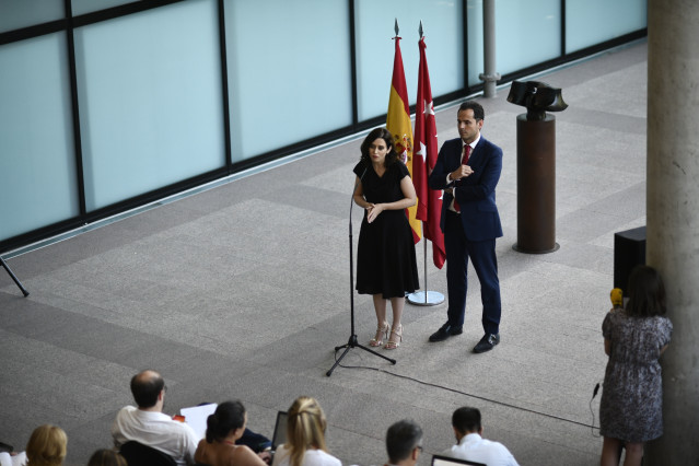 La candidata del PP a la presidencia de la Comunidad de Madrid, Isabel Díaz Ayuso y el candidato de Ciudadanos a la presidencia de la Comunidad de Madrid, Igancio Aguado, durante la rueda de prensa tras  cerrar un acuerdo a 48 horas del pleno de investidu