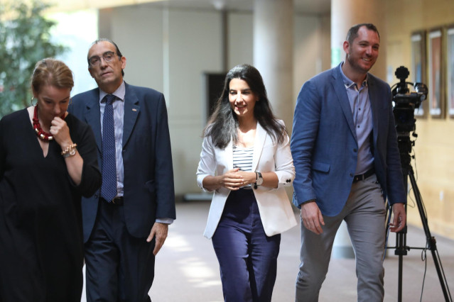 La portavoz de Vox en la Asamblea de Madrid, Rocío Monasterio (2d), durante una reunión de la Junta de Portavoces de los Grupos Parlamentarios en la Asamblea de Madrid.