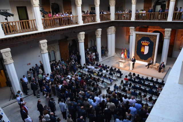 García-Page en el acto de toma de posesión del nuevo Gobierno.