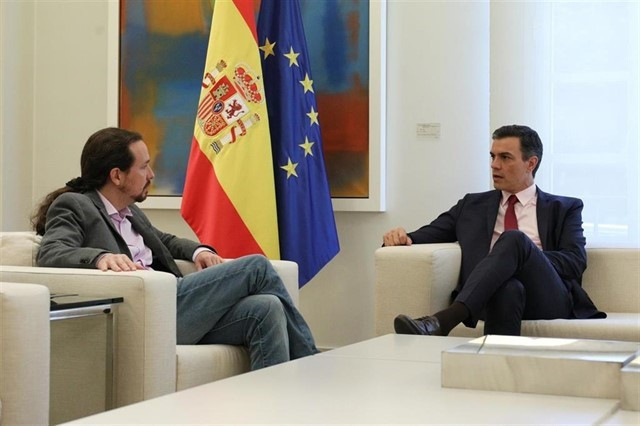 Pablo Iglesias eta Pedro Sánchez, Moncoloan bilduta.