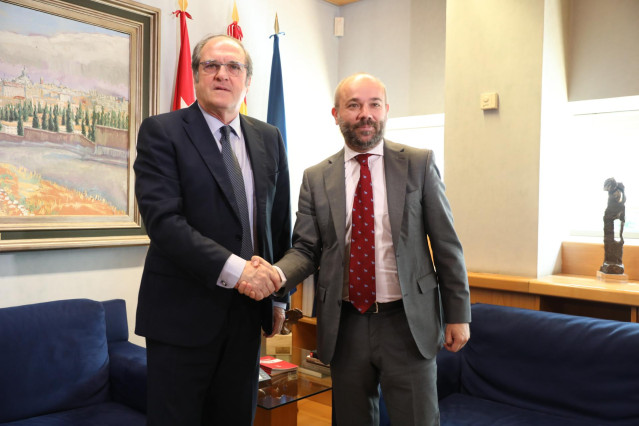 El presidente de la Asamblea de Madrid, Juan Trinidad (2i), se reúne con el portavoz del PSOE en la Asamblea de Madrid y candidato a presidir la Comunidad, Ángel Gabilondo (1i), en una segunda ronda de contactos para proponer un diputado a la presidencia