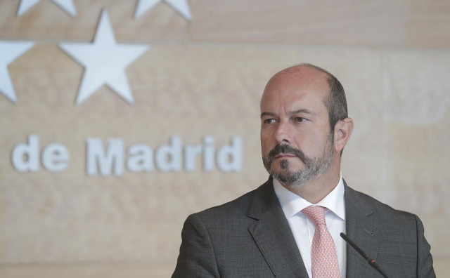 El presidente de la Comunidad de Madrid en funciones, Pedro Rollán, en rueda de prensa posterior al Consejo de Gobierno en la Real Casa de Correos.