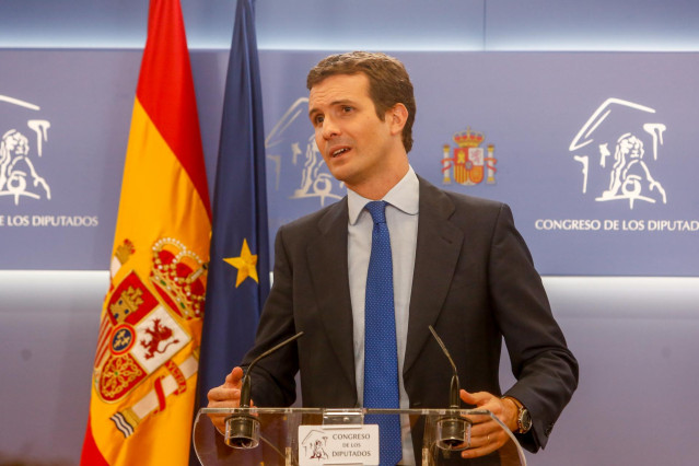 El presidente del PP Pablo Casado ofrece una rueda de prensa tras reunirse en el Congreso con el presidente del Gobierno Pedro Sánchez de cara a la investidura.