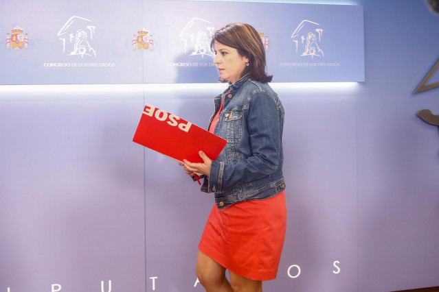 Rueda de prensa de la vicesecretaria general del PSOE y portavoz en el Congreso de los Diputados, Adriana Lastra, tras la reunión del presidente del Gobierno en funciones, Pedro Sánchez, y el líder de Podemos, Pablo Iglesias, en la Cámara Baja