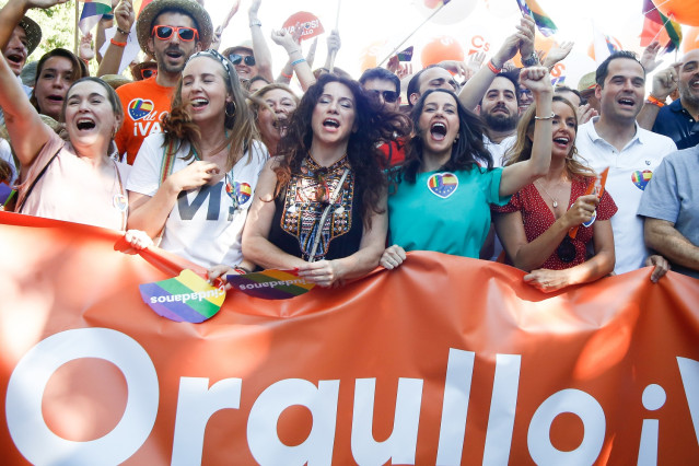 Arrimadas, Aguado y otros miembros de Cs en el Orgullo de Madrid