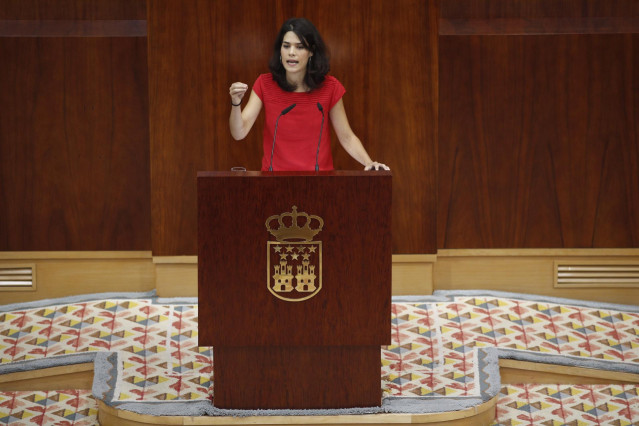 La candidata de Unidas Podemos a la presidencia de la Comunidad de Madrid, Isabel Serra, durante su intervención en el pleno de investidura del presidente de la Comunidad de Madrid.