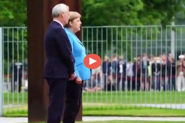 Merkel sufre un tercer episodio de temblores en un acto oficial video