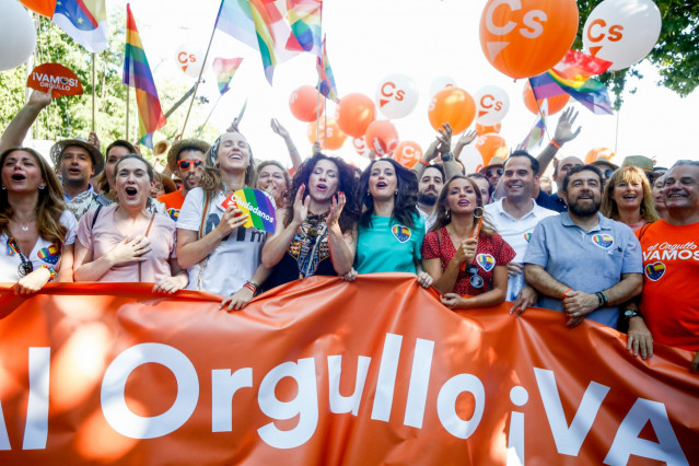 Ignacio Aguado, Inés Arrimadas y otros miembros de Ciudadanos en la manifestación estatal del Orgullo LGTBI en Madrid, desde Atocha hasta Colón