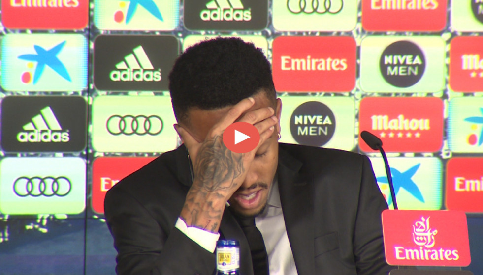 Militão sufre un mareo durante su presentación en el Real Madrid video