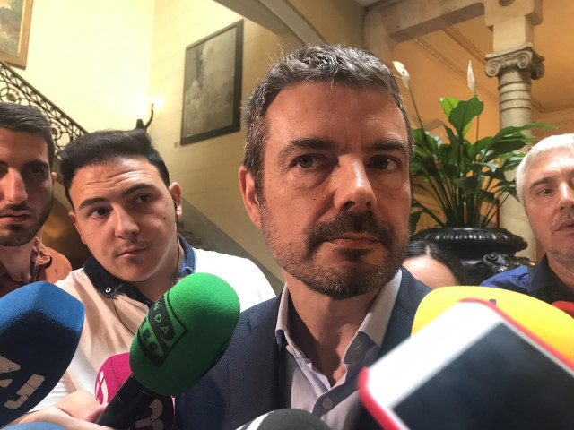 El portavoz de Cs en el Parlament, Marc Pérez-Ribas, atiende a los medios.