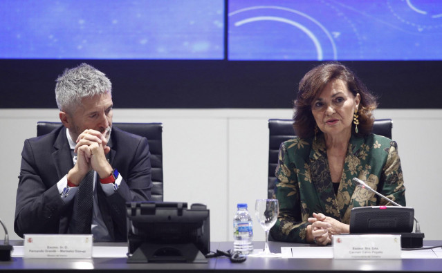 El ministro del Interior en funciones, Fernando Grande- Marlaska y la vicepresidenta del Gobierno y ministra de Igualdad en funciones, Carmen Calvo, durante la presentación del Plan de Igualdad de la Guardia Civil.