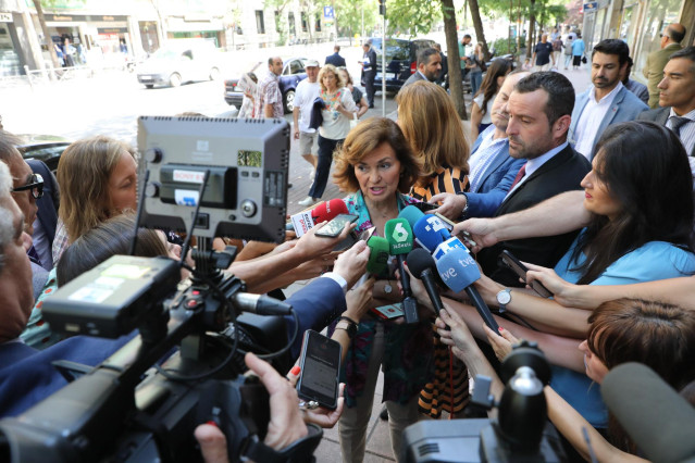 La vicepresidenta del Gobierno en funciones, Carmen Calvo, comparece antes los medios durante la clausura la Asamblea General de Cepyme.