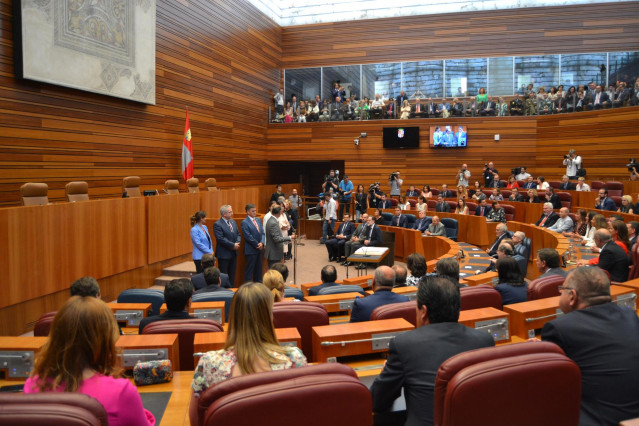 El Hemiciclo de las Cortes de Castilla y León durante el acto de toma de posesión del 'popular' Alfonso Fernández Mañueco como nuevo presidente de la Junta.
